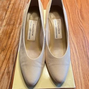 Nordstrom Comfort Construction Sensations pumps Oyster / beige color size 8M